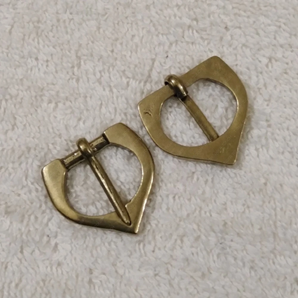 Medieval belt with bronze buckle FifteenBoucles medievales  Medieval French Buckles Medieval belt with bronze cast buckle