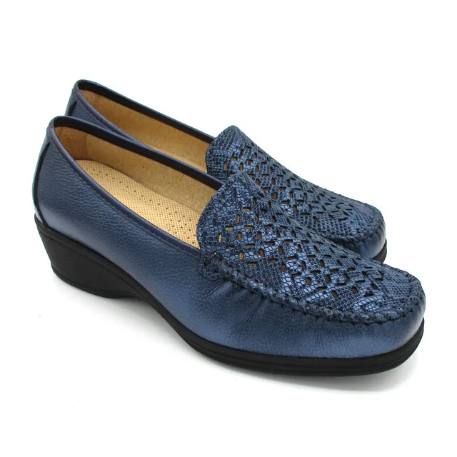 
Hand stitched with removable insole and pu sole Leather Womans Loafers 