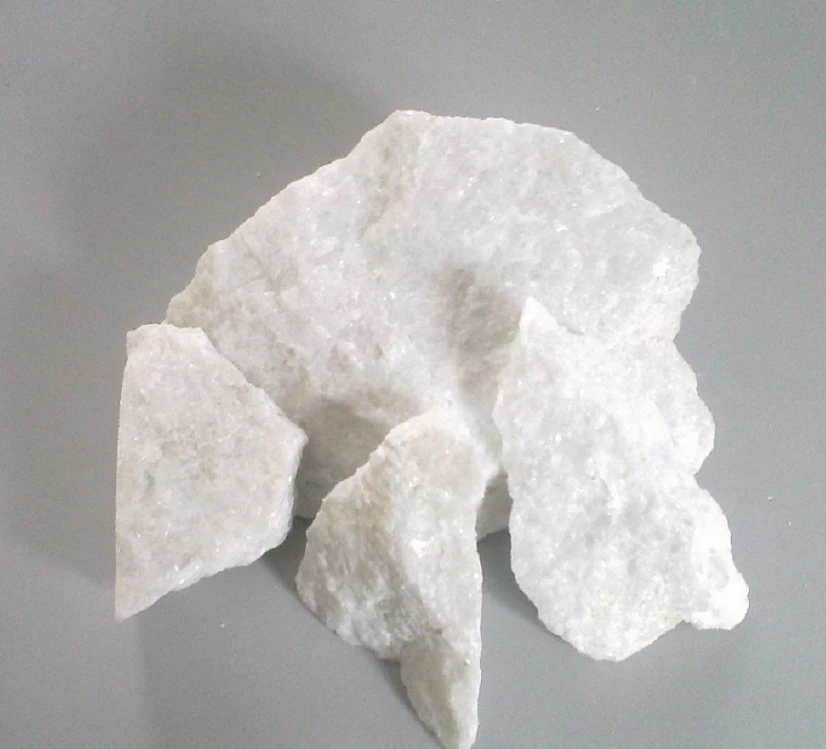 Высококачественный белый кусок карбоната кальция для измельчения сверхтонкого из Вьетнама