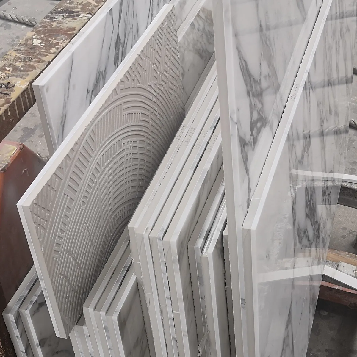 Arabescato Marble Thin Stone Veneer Composite Tile with Ceramic Backer for Flooring