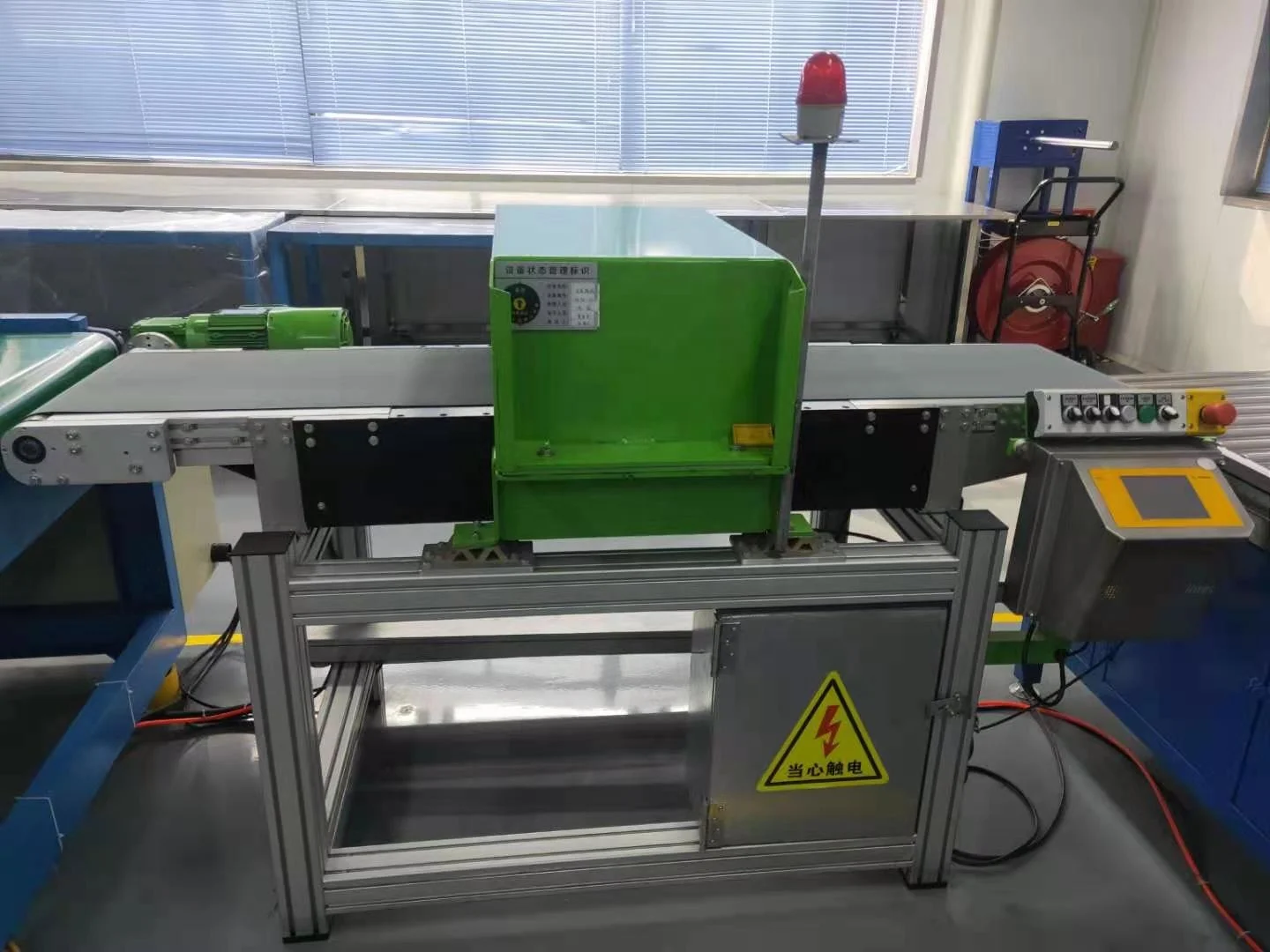 Резиновое соединение FVMQ для автомобильного применения