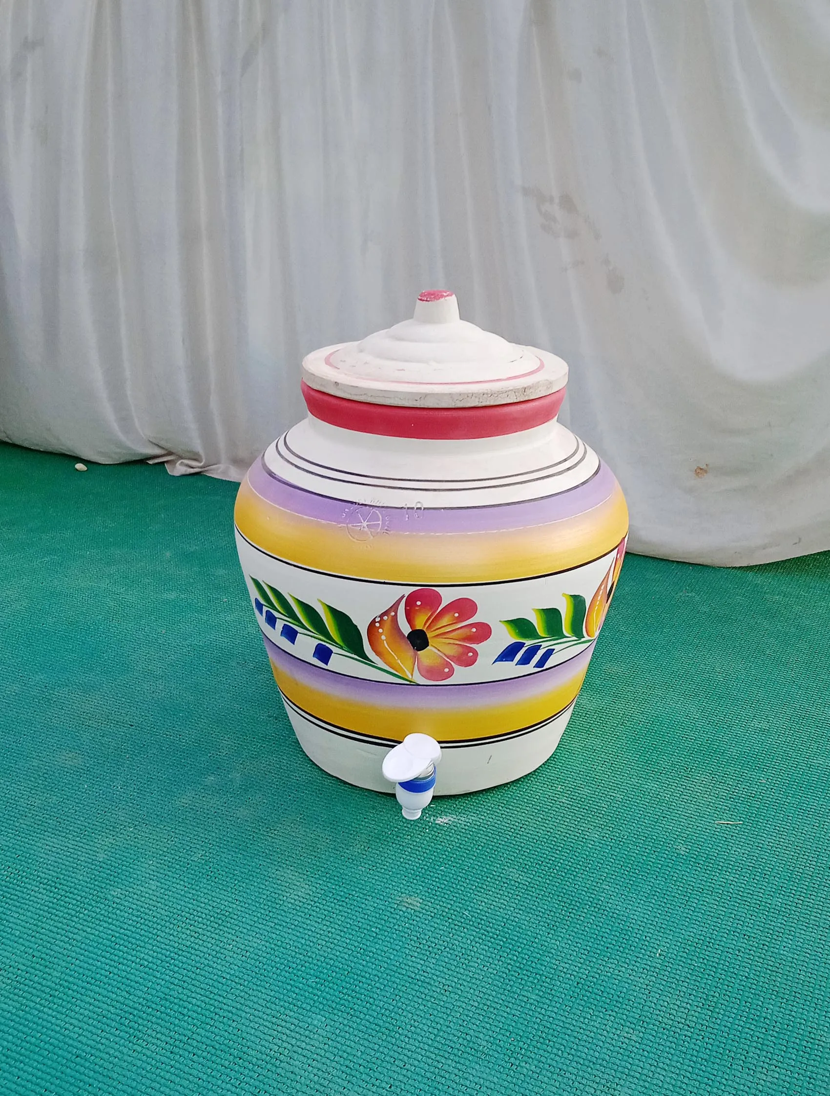 Eco friendly white clay pottery water pots with taps for storing and drinking water used to keep drinking water cool in summer