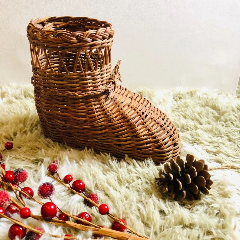 Hot Selling Rustic Decor Handmade Rattan Shoe, Wicker Natural Handmade Toy, Christmas Bell Ornaments Decor