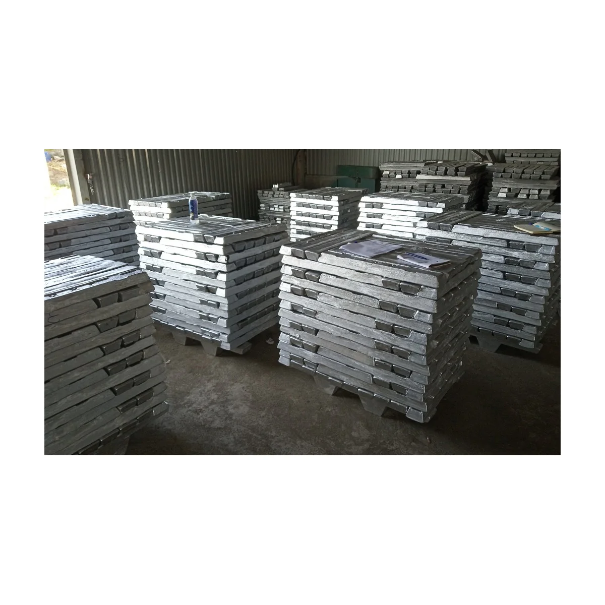 
 Лидер продаж, низкая цена, 0.1% Max Zn 0.1% Max Ti сплав 550C, Алюминиевые 6063 слитки с температурой плавления  