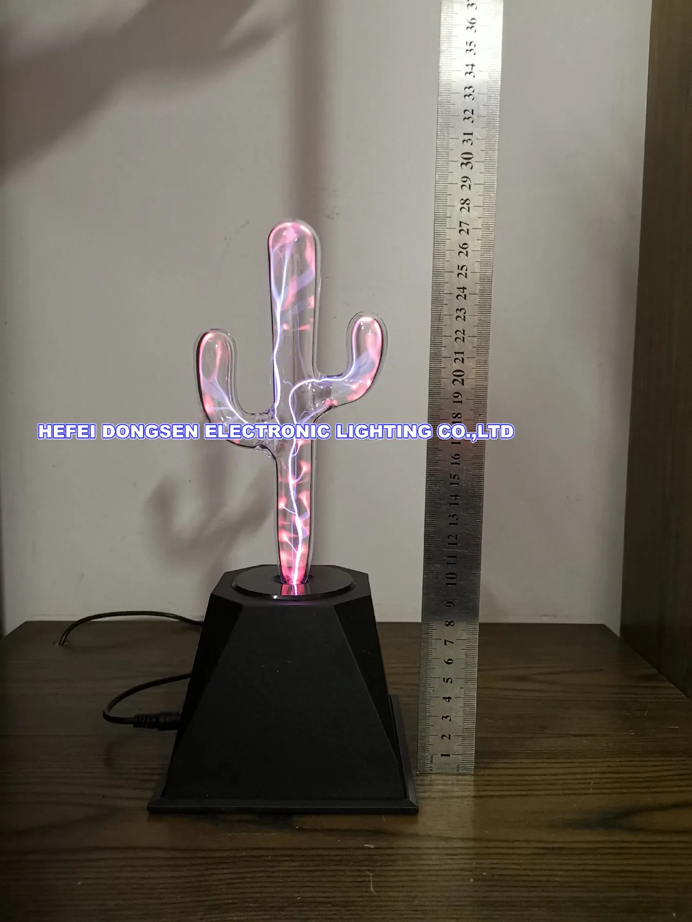 High quality desktop gift light wholesale plasma cactus lamp