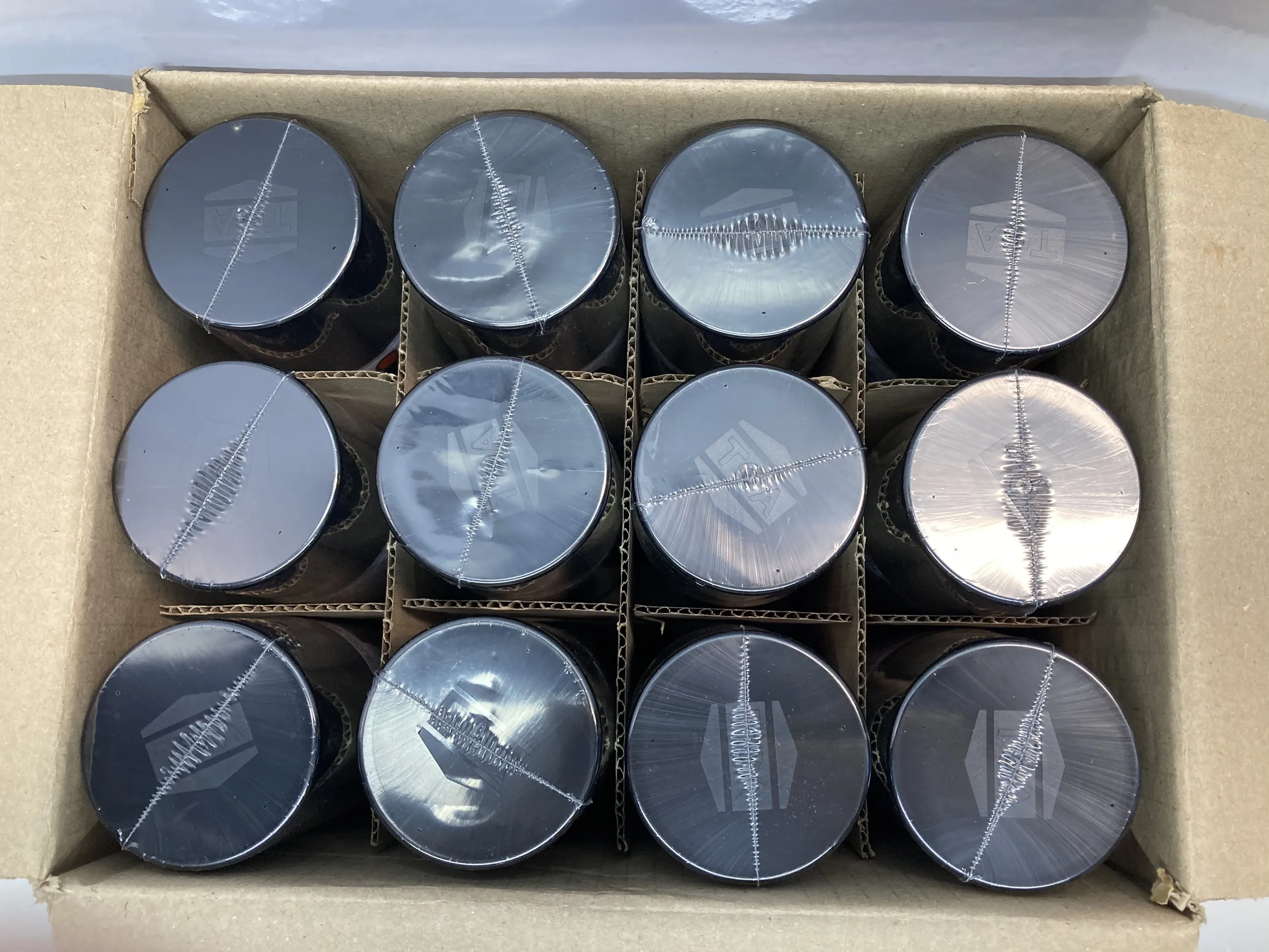 
Aerosol Spray Paint beautiful colors, Good adhesion, quick drying 5-8 Minutes for Dry Surface (Win 400 ML) 