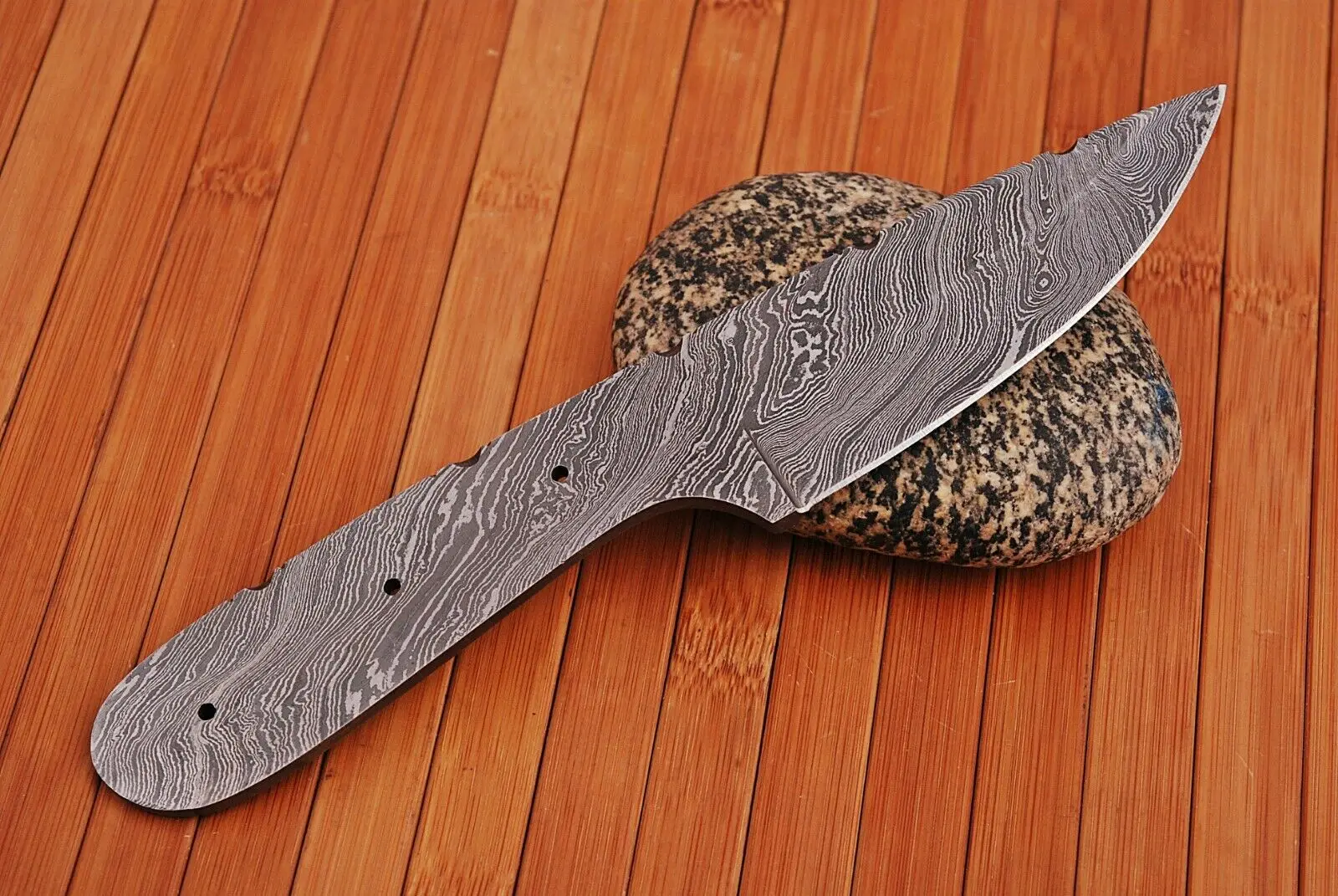 
Custom handmade Damascus steel hunting knife Fixed BLADE Blade knives making Whole sale knives Hand forge 