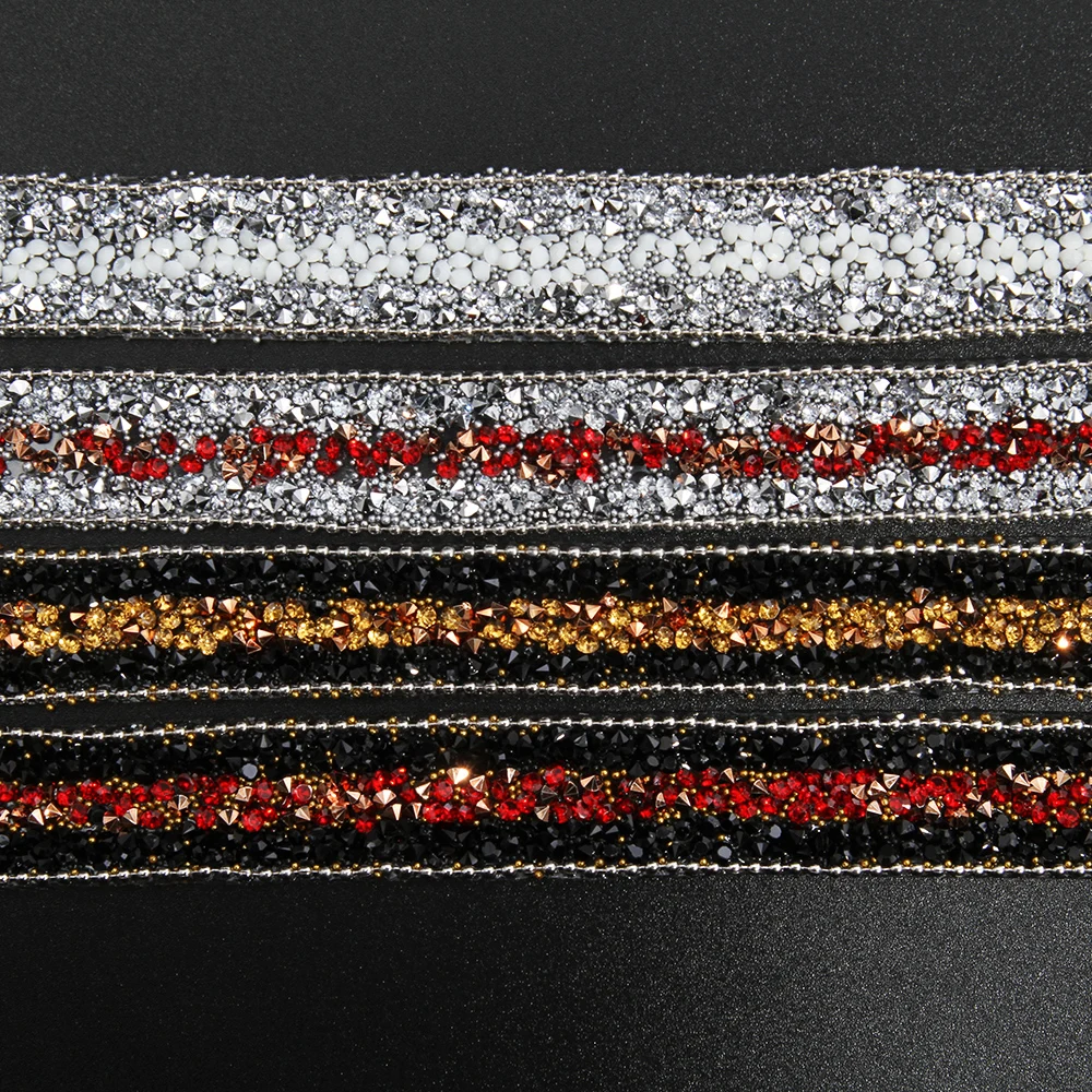 
Kavatar Wholesale Rhinestone Trim Clothing Labels Strass Hotfix Rhinestone Motif Color Customization Iron on Trims 