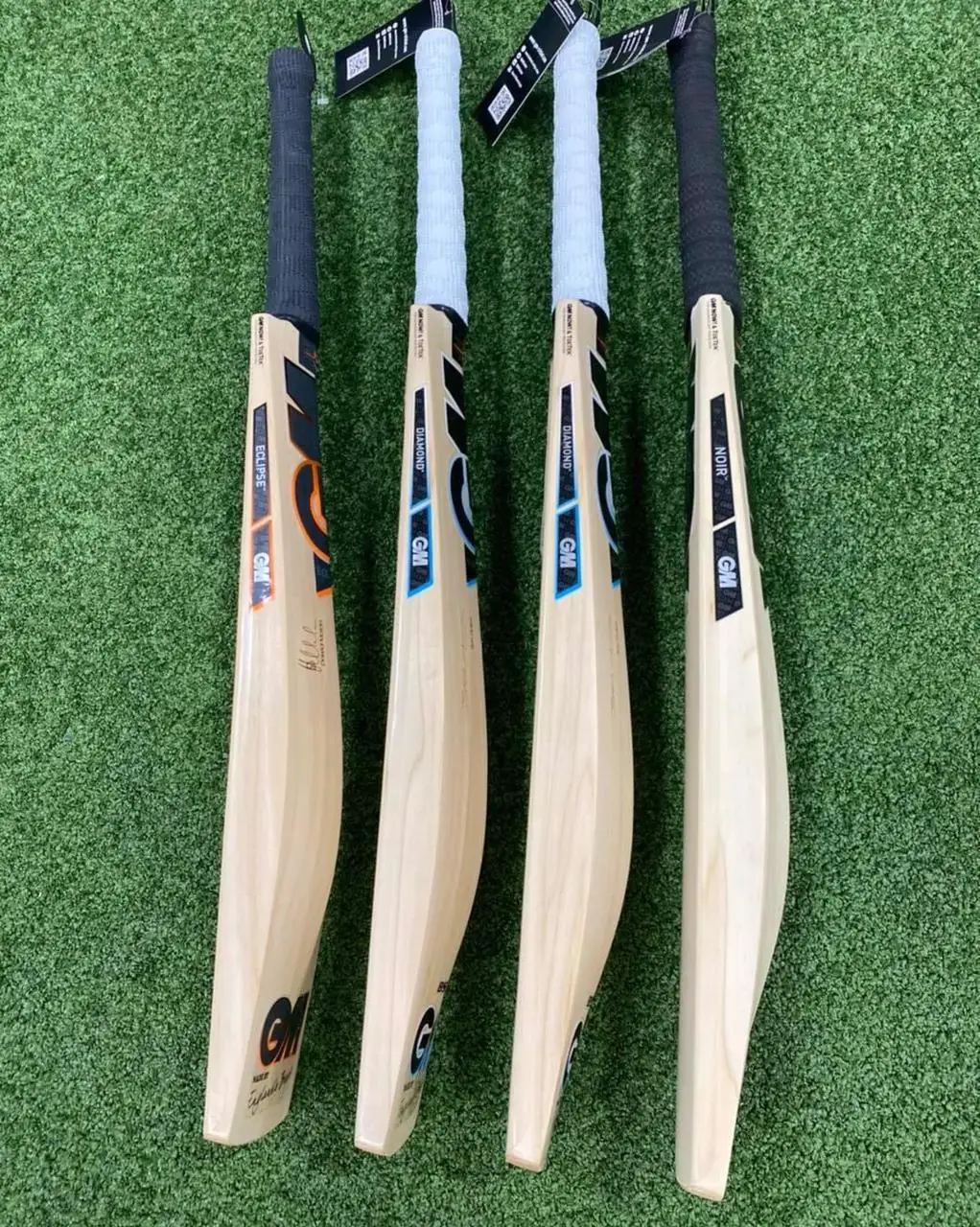 
custom made players grade English willow cricket bats 
