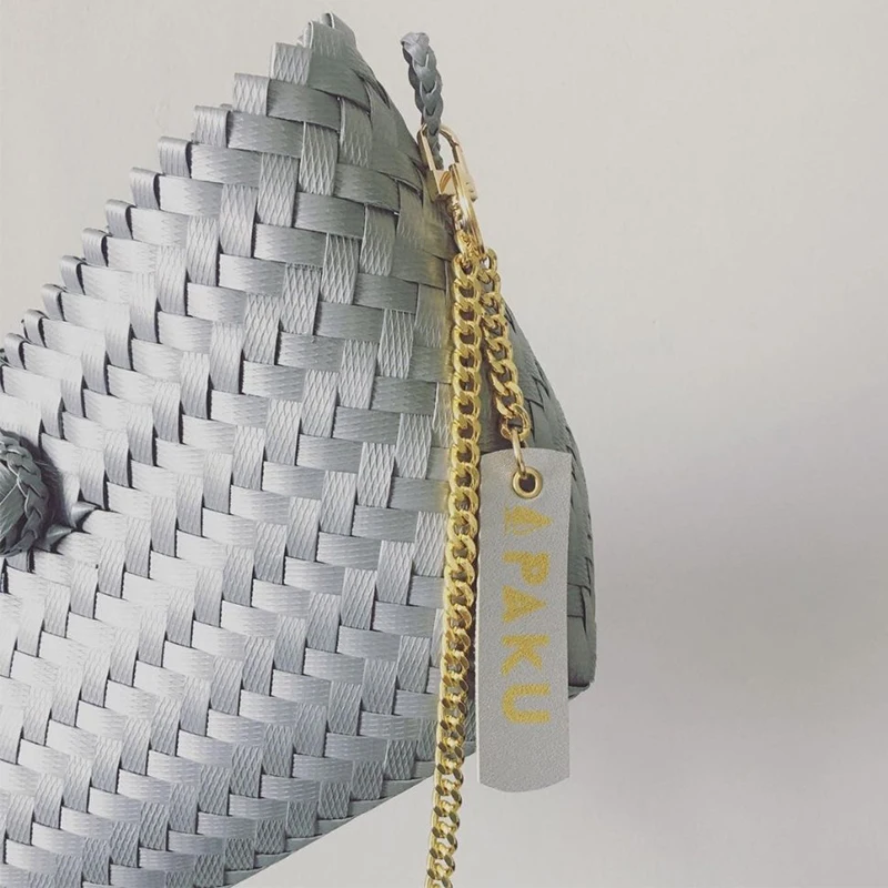 Новое поступление плетеная сумка-мессенджер Janur PAKU в фиолетовом цвете можно менять ремешок чтобы соответствовать каждому наряду