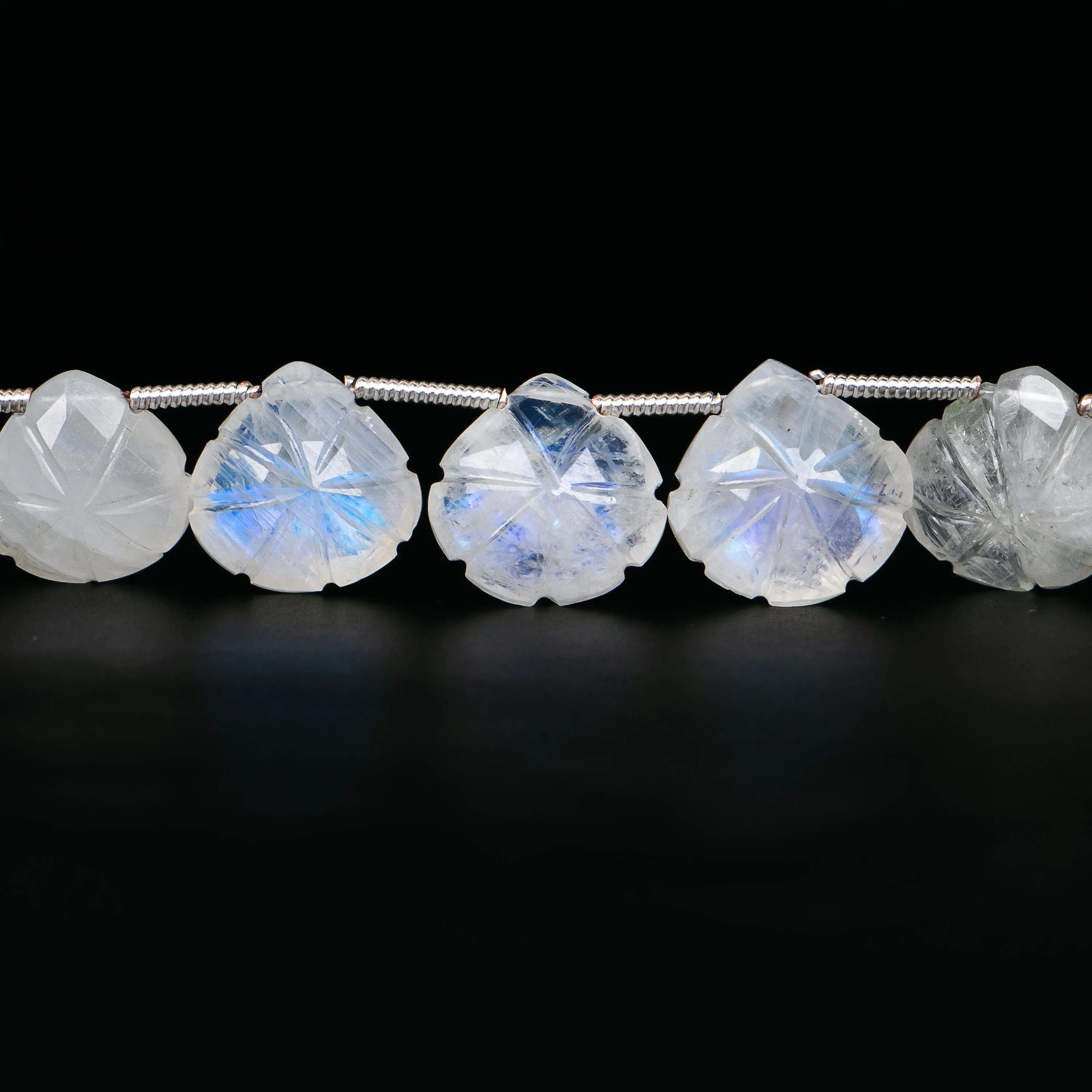 Натуральный Радужный Лунный Камень цветок резьба в форме сердца бусины оптовая продажа производитель драгоценных