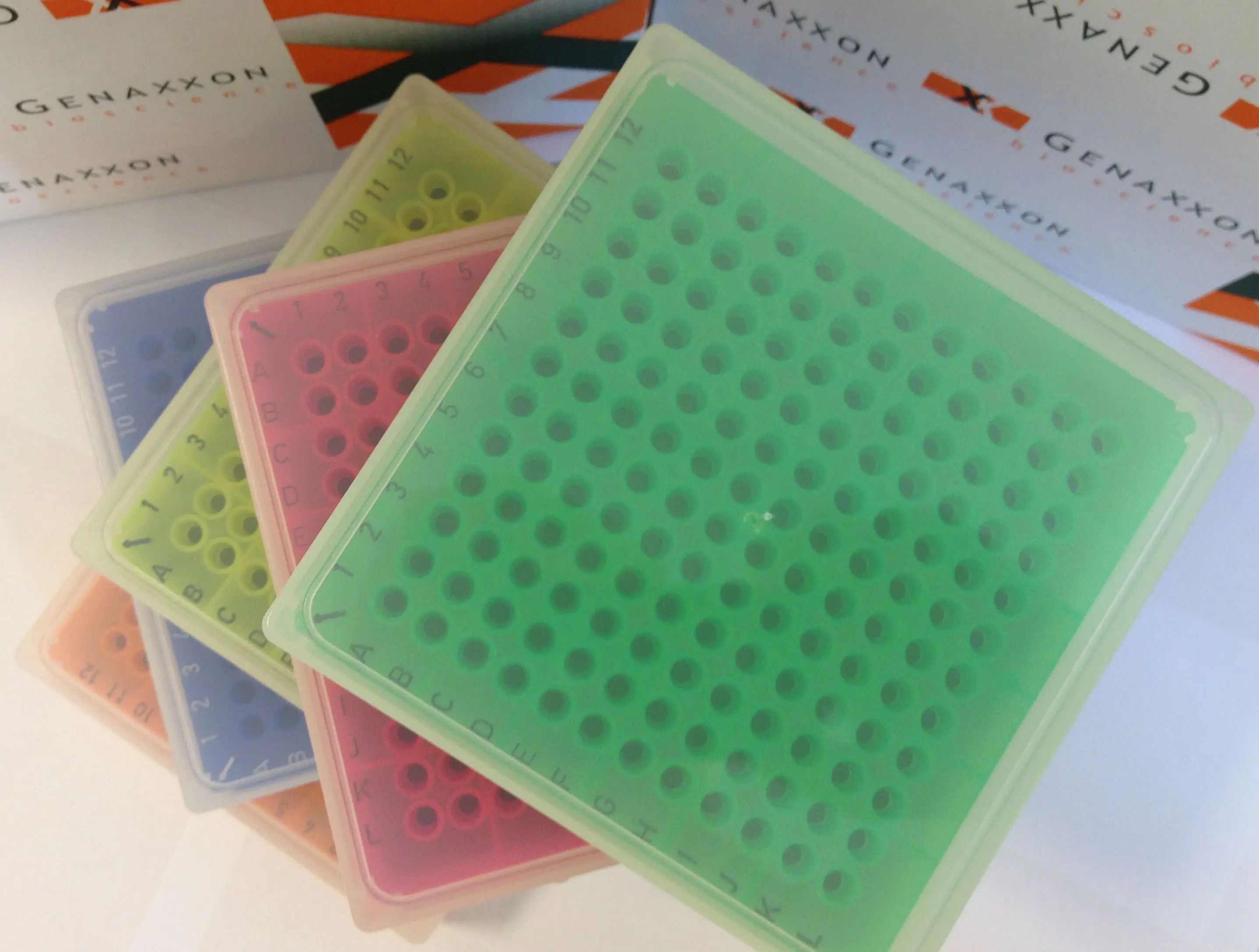 0.2mL PCR tube rack for 96 tubes with lid for lab