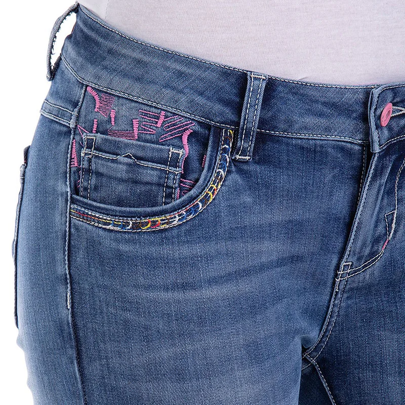 ODM OEM women jeans manufacturing factory jeans Front pocket embroidered light blue hand brush stretch jeans for women