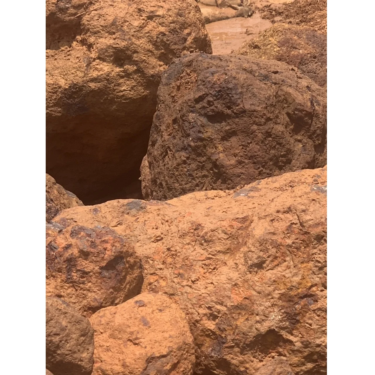  Лидер продаж 10 - 50 мм пиритовая железная руда в форме шахты 62%-70% экспорт из лаоса