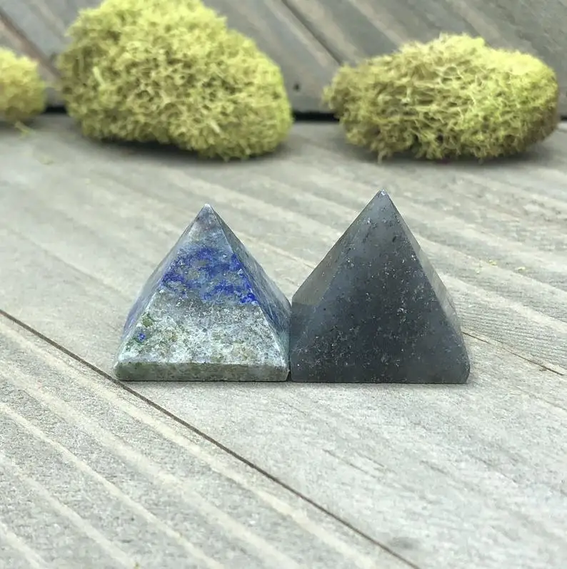7 CHAKRA CRYSTAL PYRAMID SET FOR SALE \ Red Jasper Lapis Lazuli Amethyst Gray Agate Green Aventurine Yellow Orange Aventurine