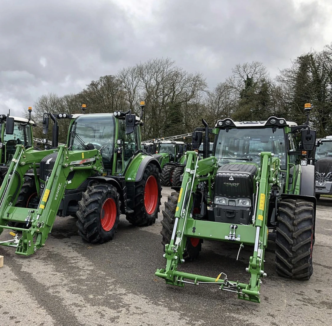 Massey Ferguson 385 85 HP 4X4 Farm Tractors from Germany CHANGCHAI Engine High Productivity 1500 Fairly Used