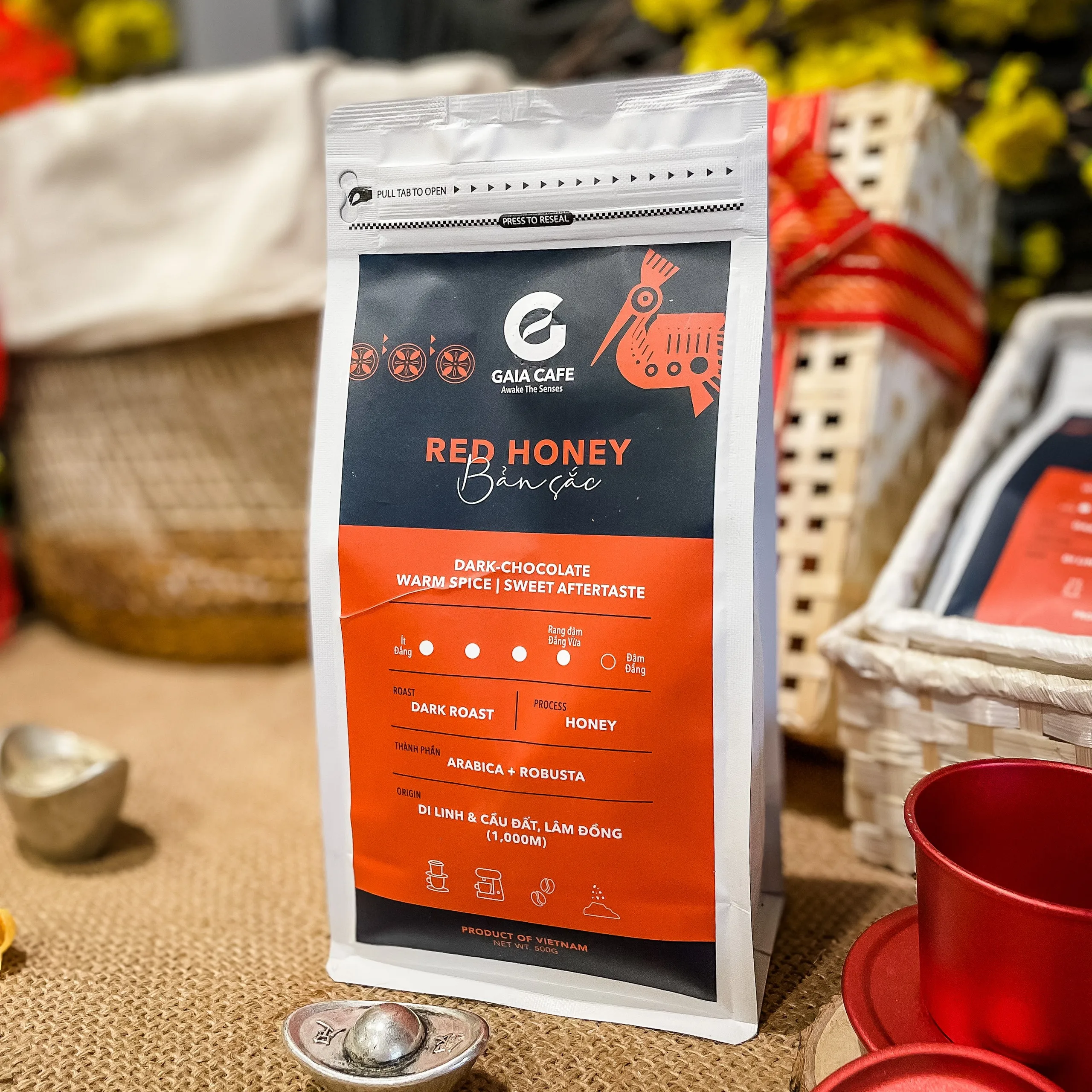 Ready-to-brew Customized blend Arabica Robusta Coffee high-quality Single-Origin Vietnamese Heritage Ground Coffee Bag 500g