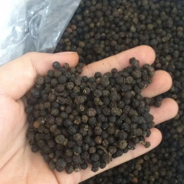Высококачественный черный и белый перец