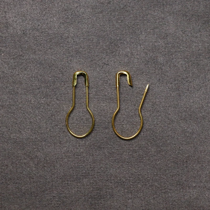 Safety pins gold