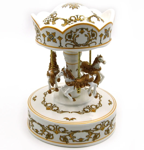 
Декоративная фарфоровая карусель faberge с карилоном белого и золотого цвета 