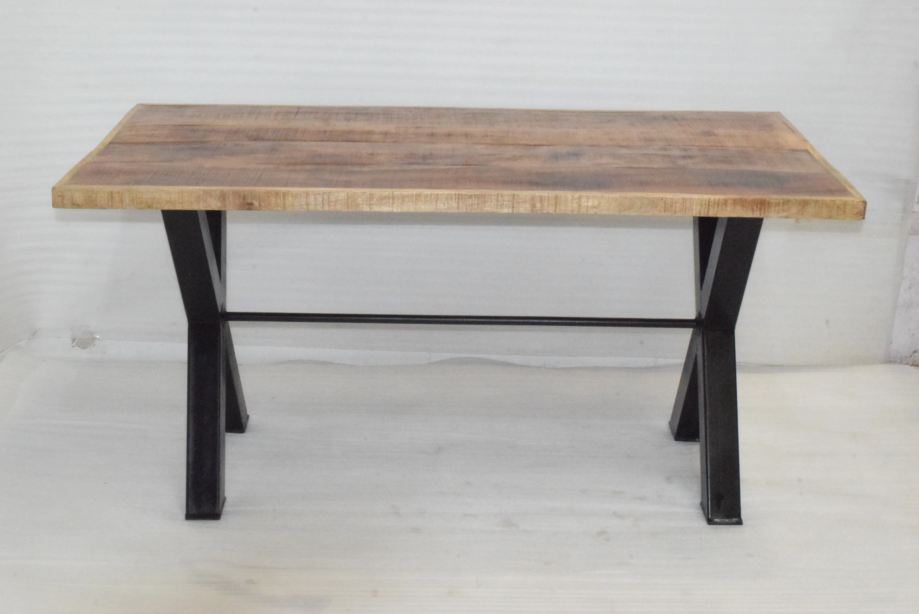 Top Quality Industrial Modern Style Solid Wooden Top and Iron Base X Shape Design Legs Dining Table for Home Hotel Restaurant