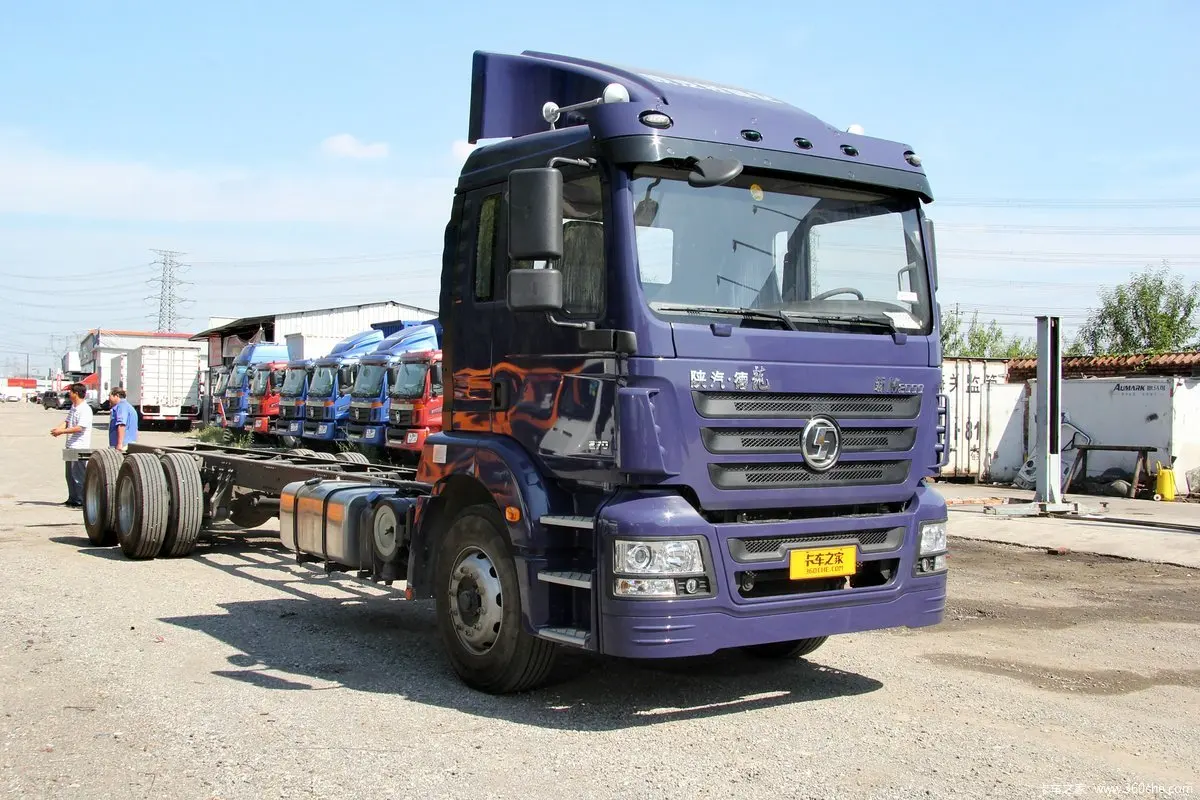 Shacman used cargo trucks 270HP 6X2 cargo box for sale with good price