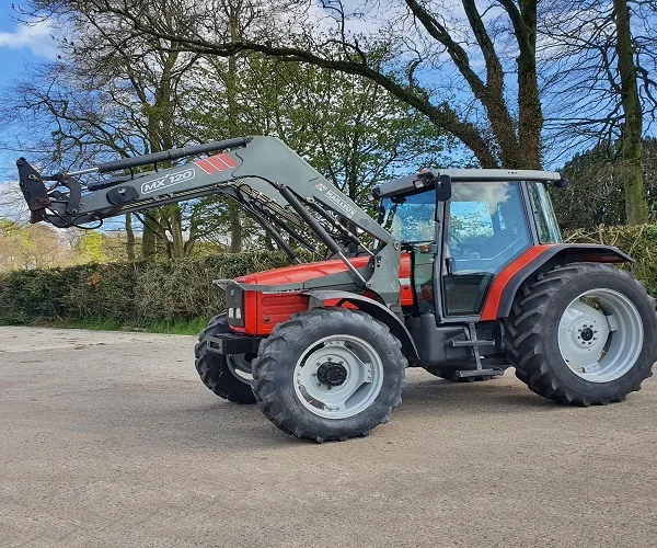 Довольно б/у тракторы Massey Ferguson / John Deere на продажу