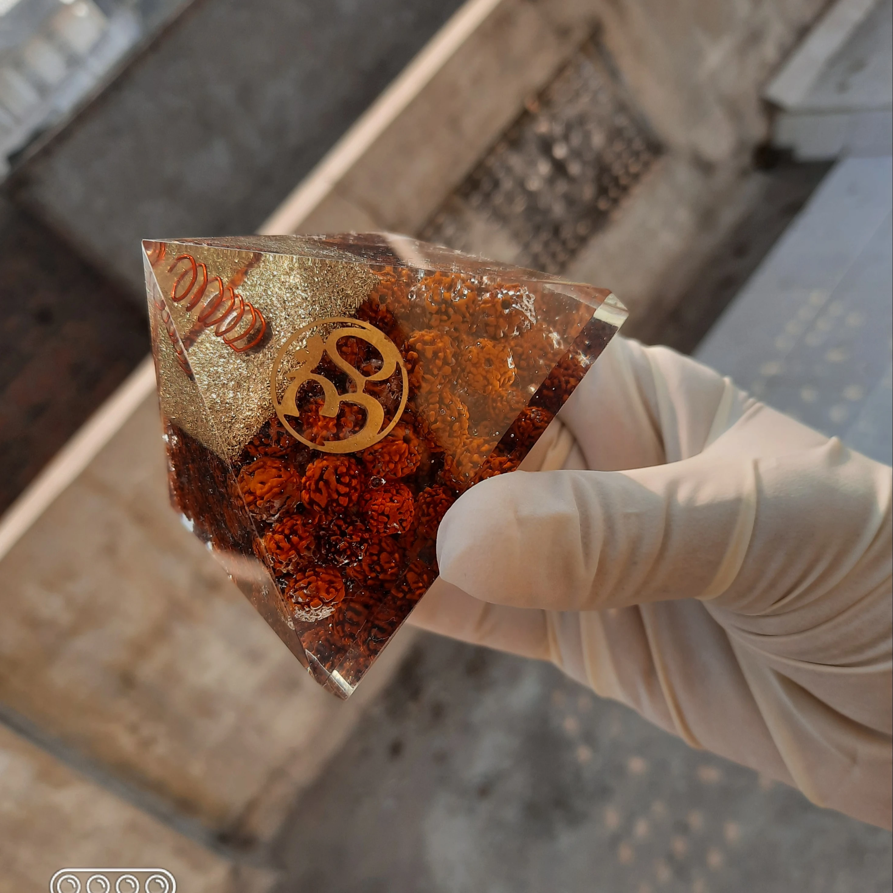 High Quality Healing Energy Generating Pyramid / RUDRAKSH  Orgonite Pyramid  Pencil  points With Energy  Logo