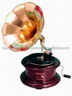 OLD STYLE ANTIQUE GRAMOPHONE PLAYER