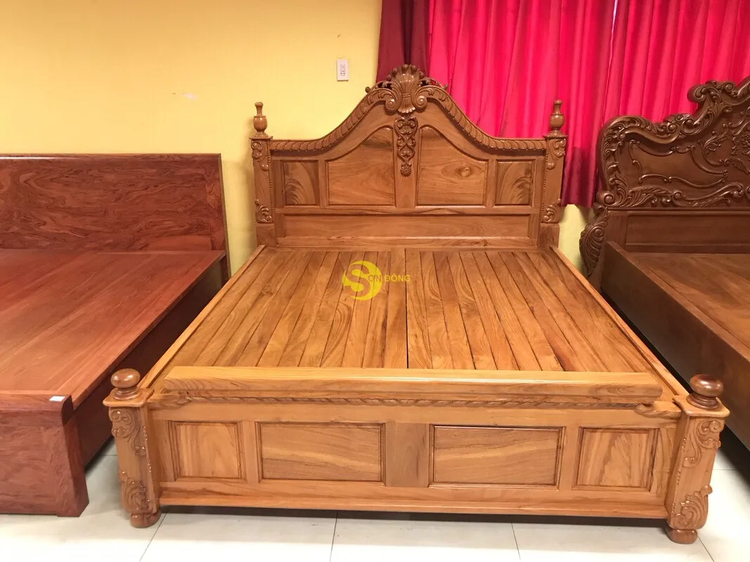 Royal bed 100% red oak