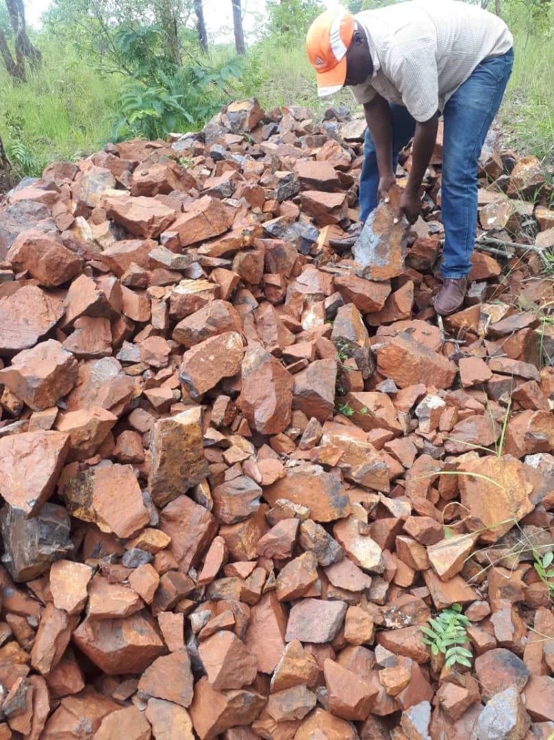 Manganese ore  lump Fe 35% to 50%  bulk supply from India