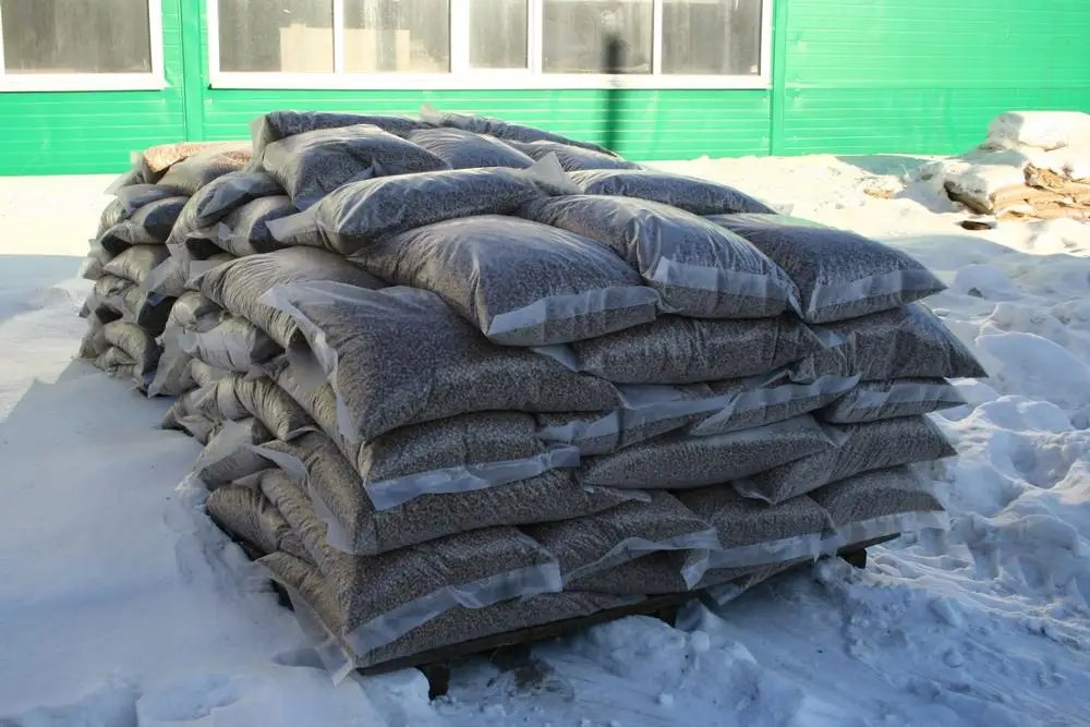 Древесные гранулы из конических