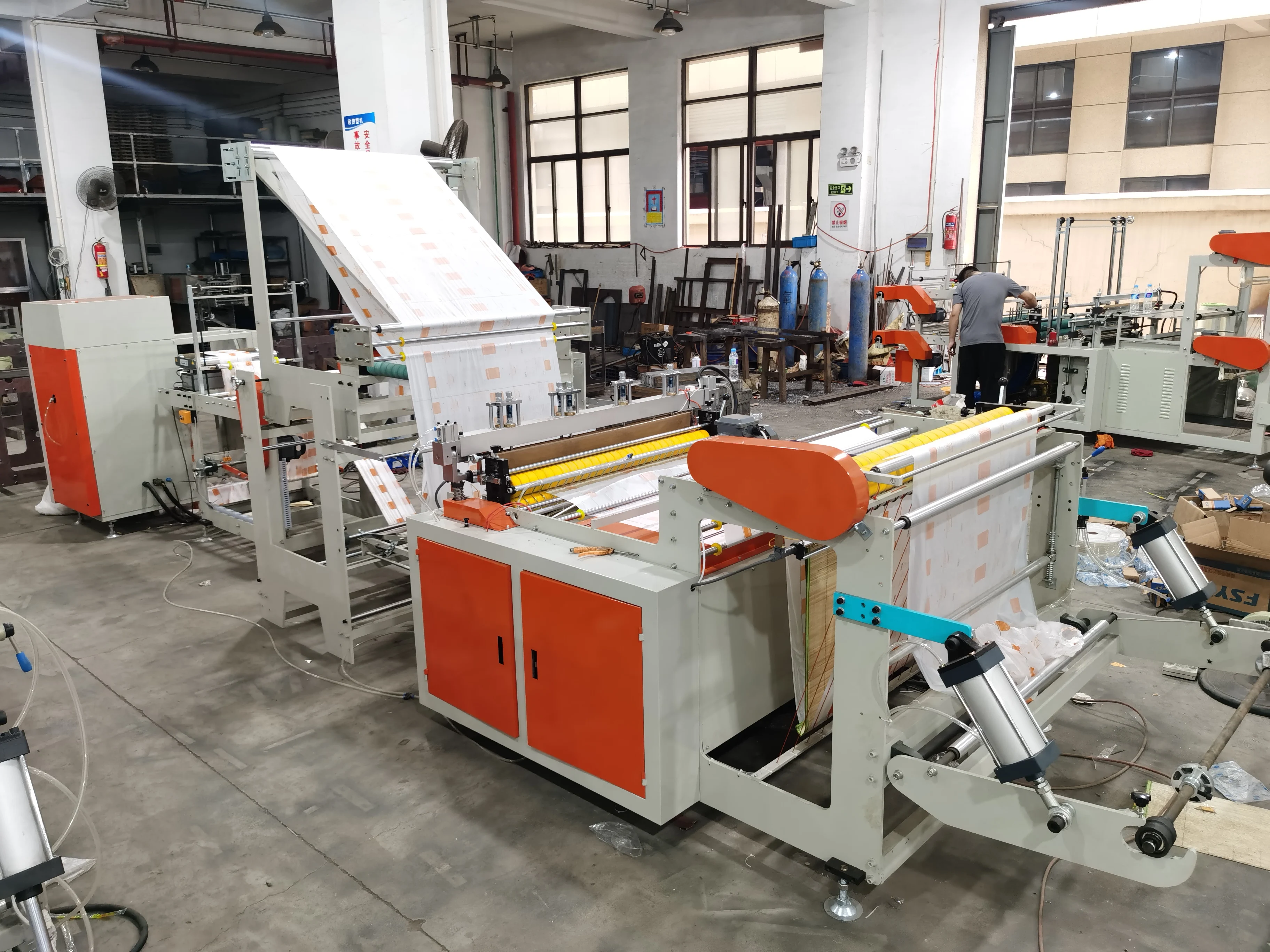 Fully automatic high speed HDPE/LDPE biodegradable C folding Plastic on roll/rolling core less Garbage bag making machine