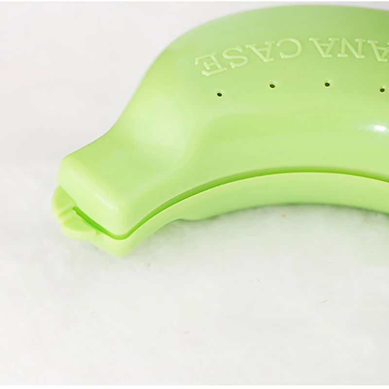 Portable plastic banana box for school trip picnic with anti-squeeze banana protector banana case