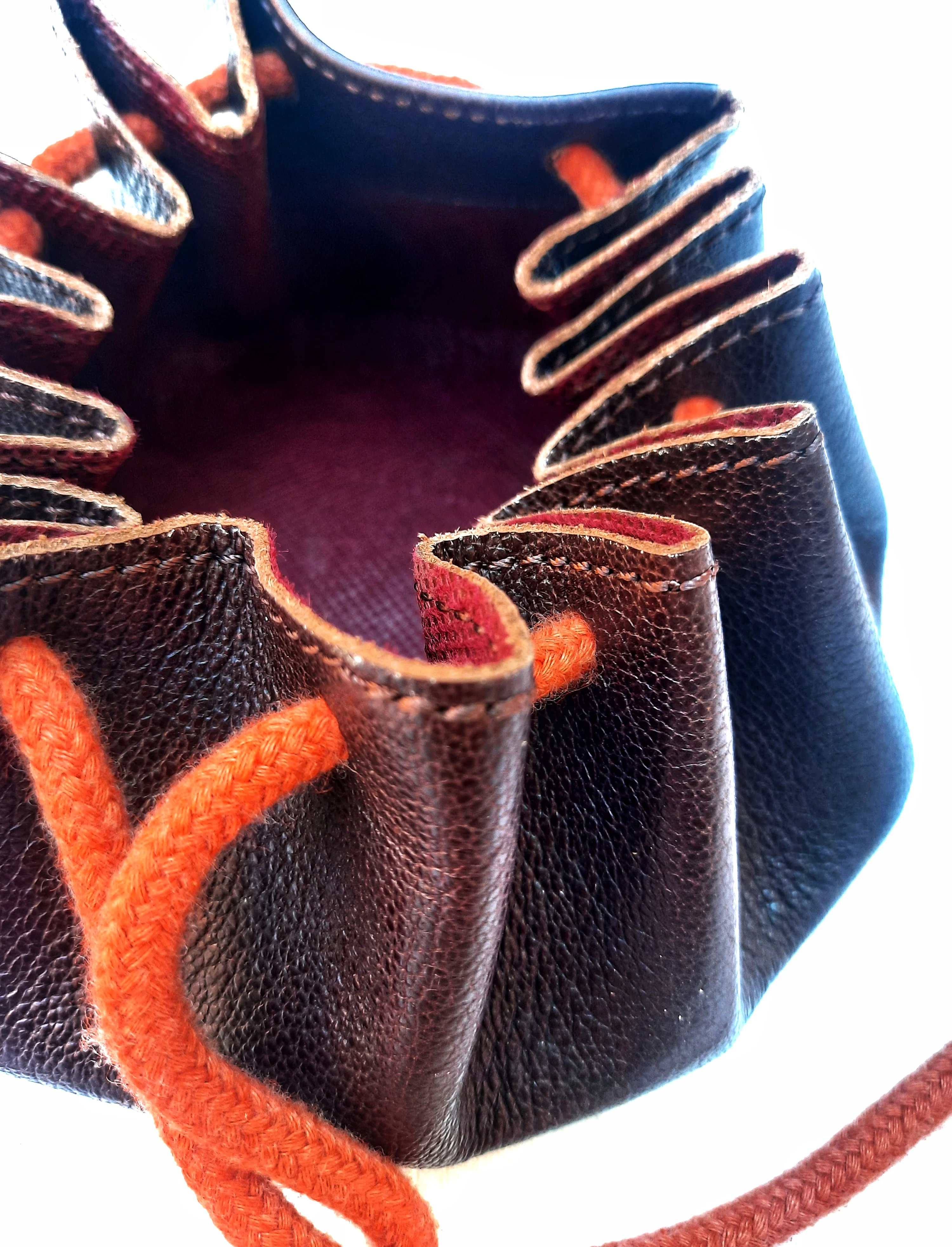 2021 Genuine Brown Leather Pen Stand Holder Desk Custom Logo Cosmetic Brush Comb Holder Multi Functionating Desk Table Holder