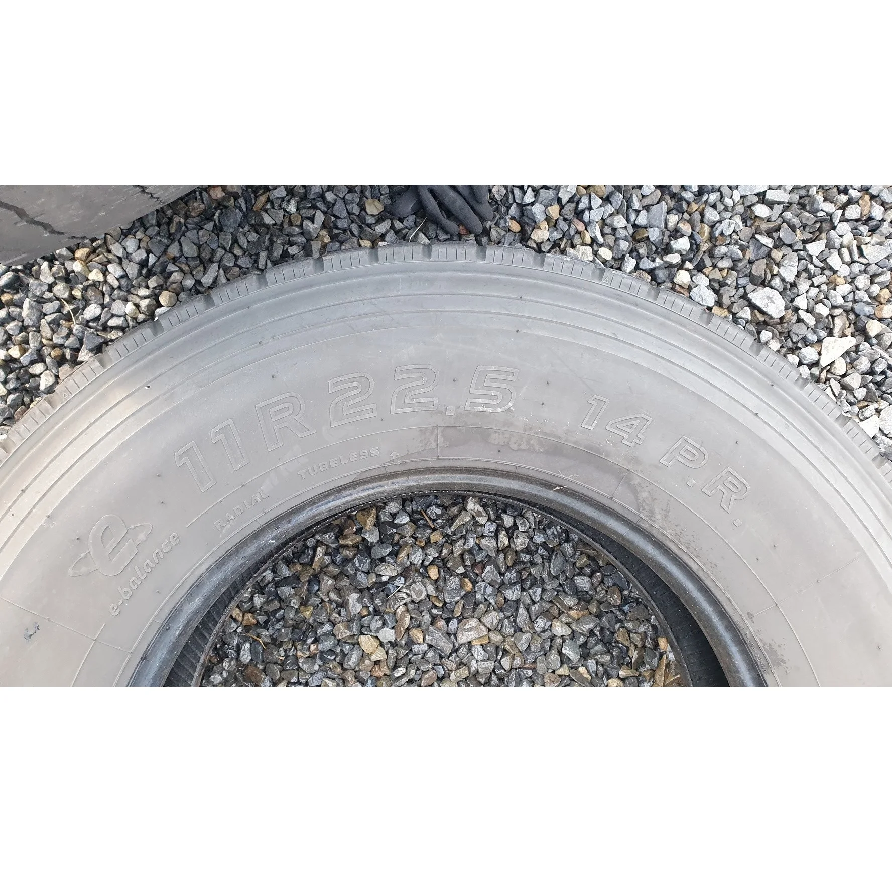 Top Supplier Automotive Part Accessories VEHICLES SOLID TIRE PARTS Tire FOR BIG TRUCKS BUS From Japan