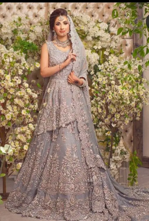 ELEGANT LONG TRAIL INDIAN/PAKISTANI  BEAUTIFUL TOP LEHENGA  DRESS  Embellished DABKA, ZARI work for Wedding @ 2022