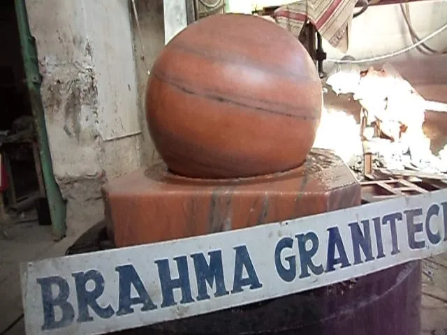 Outdoor Ball fountain Pink Stone Floating Rotating Rolling Spinning Sphere Globe Water Feature Garden Ornamentes