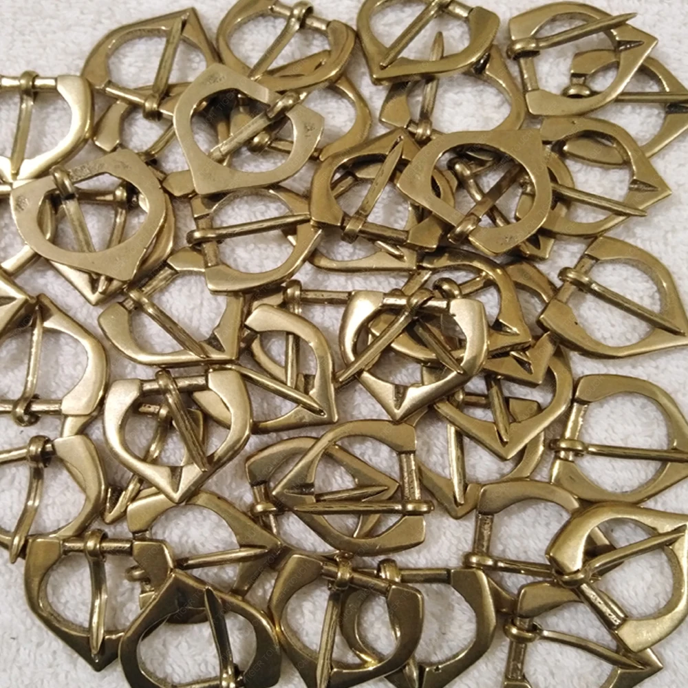 Medieval belt with bronze buckle FifteenBoucles medievales  Medieval French Buckles Medieval belt with bronze cast buckle