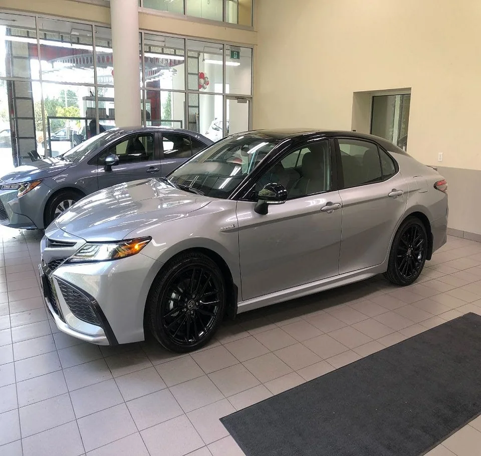 Очень использованный CAMRY TO.YO.TA 2019