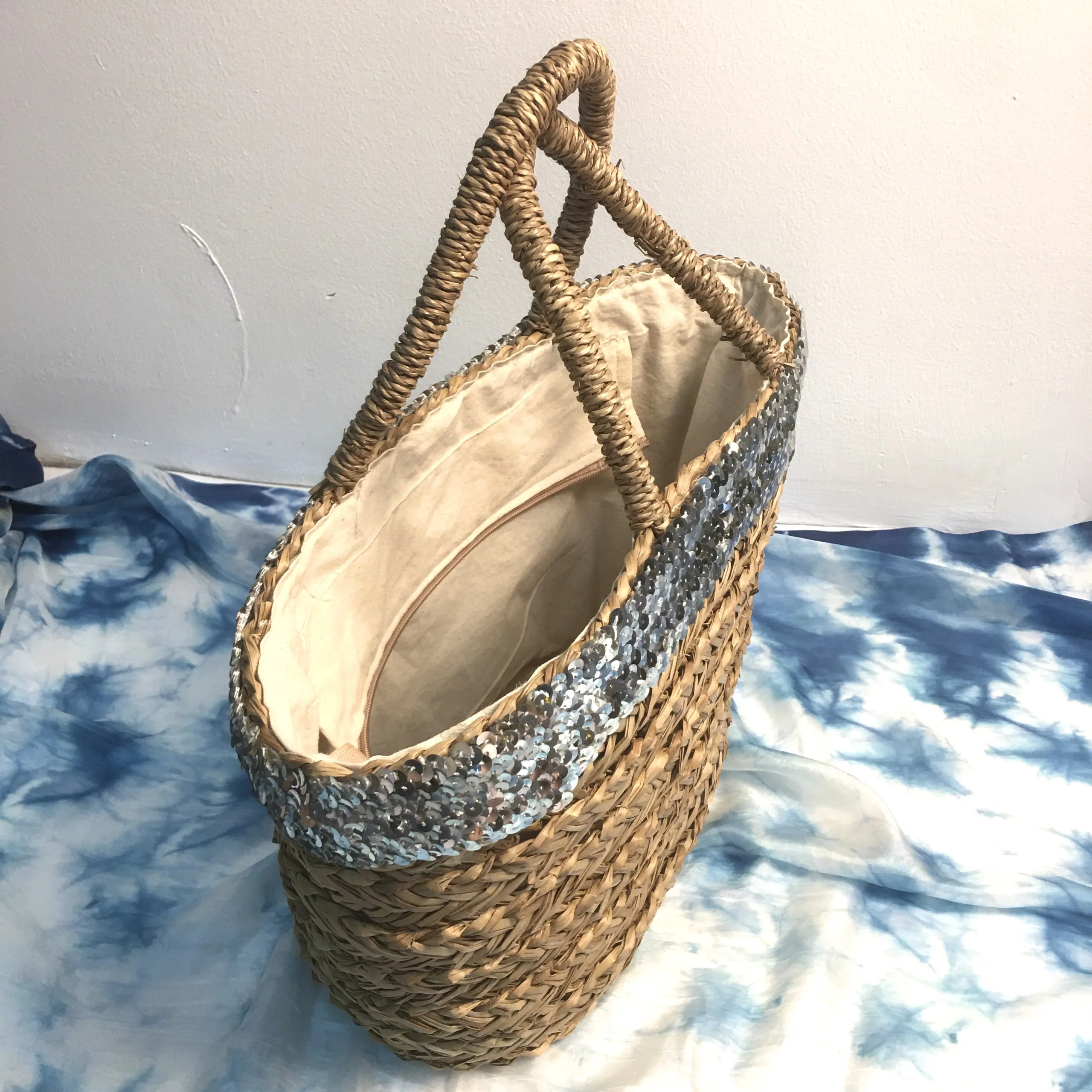 Fashion Seagrass Bag Straw Bag with Sequin Decoration Eco-friendly  2022 Summer Beach Bag Ladies Handbag Made in Vietnam OEM ODM