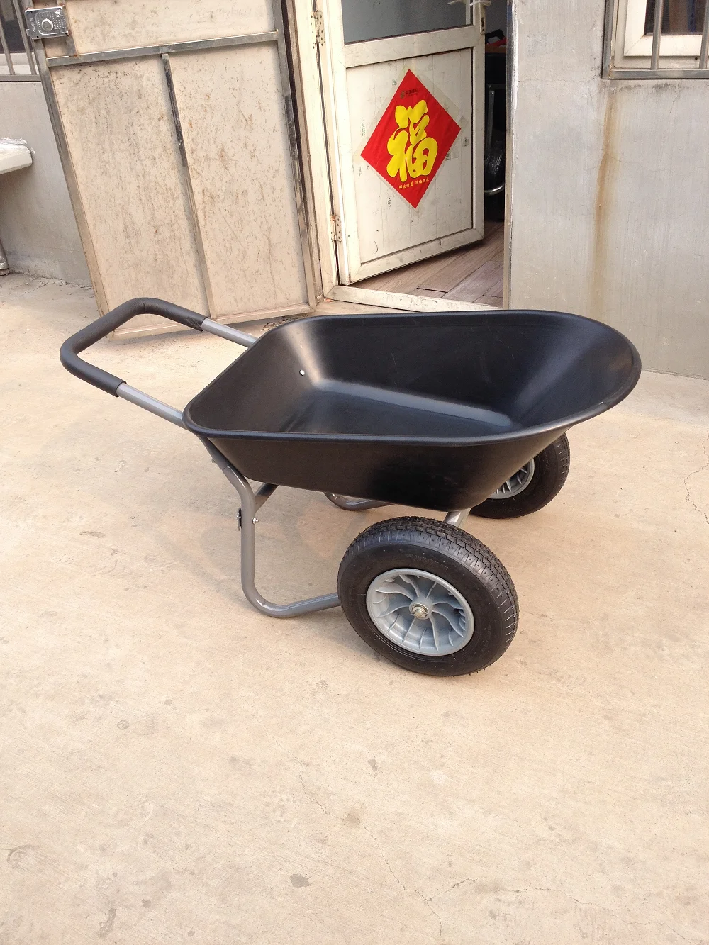 Efficient Load Bearing High Quality Heavy Duty Polythylene Bathtub Pneumatic Solid Wheel Wheelbarrow WB3807