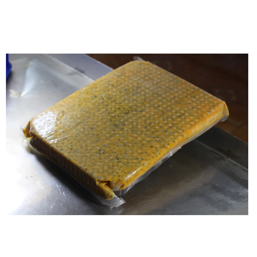 Замораживающий процесс IQF целая форма сладкий вкус натуральный цвет замороженные фрукты 12 месяцев срока годности целлюлоза страстных фруктов из