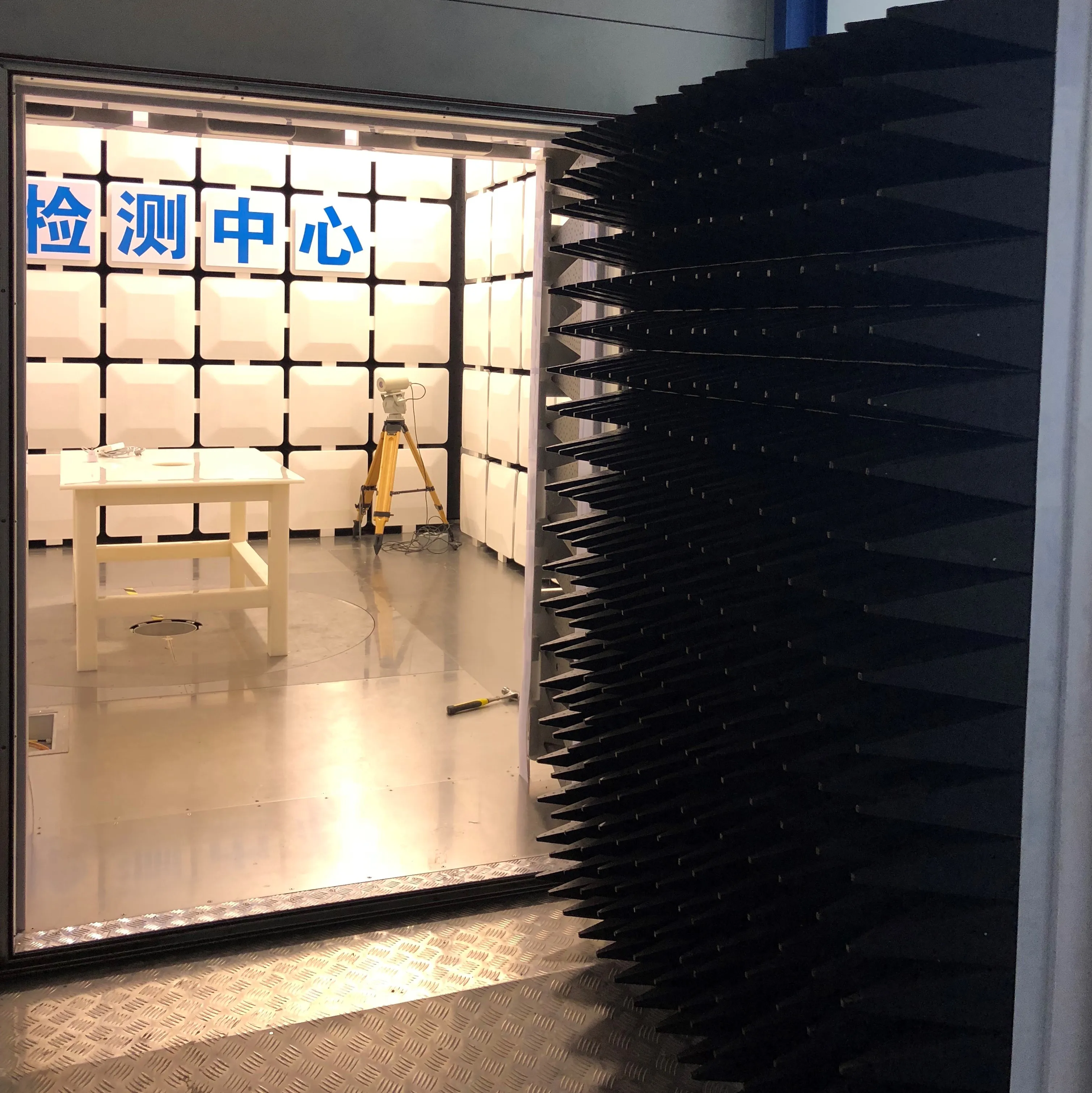 30MHz-40GHz High performance HPA Series EPP hybrid pyramid absorber materials for EMC Chamber Anechoic chamber from HMEMC