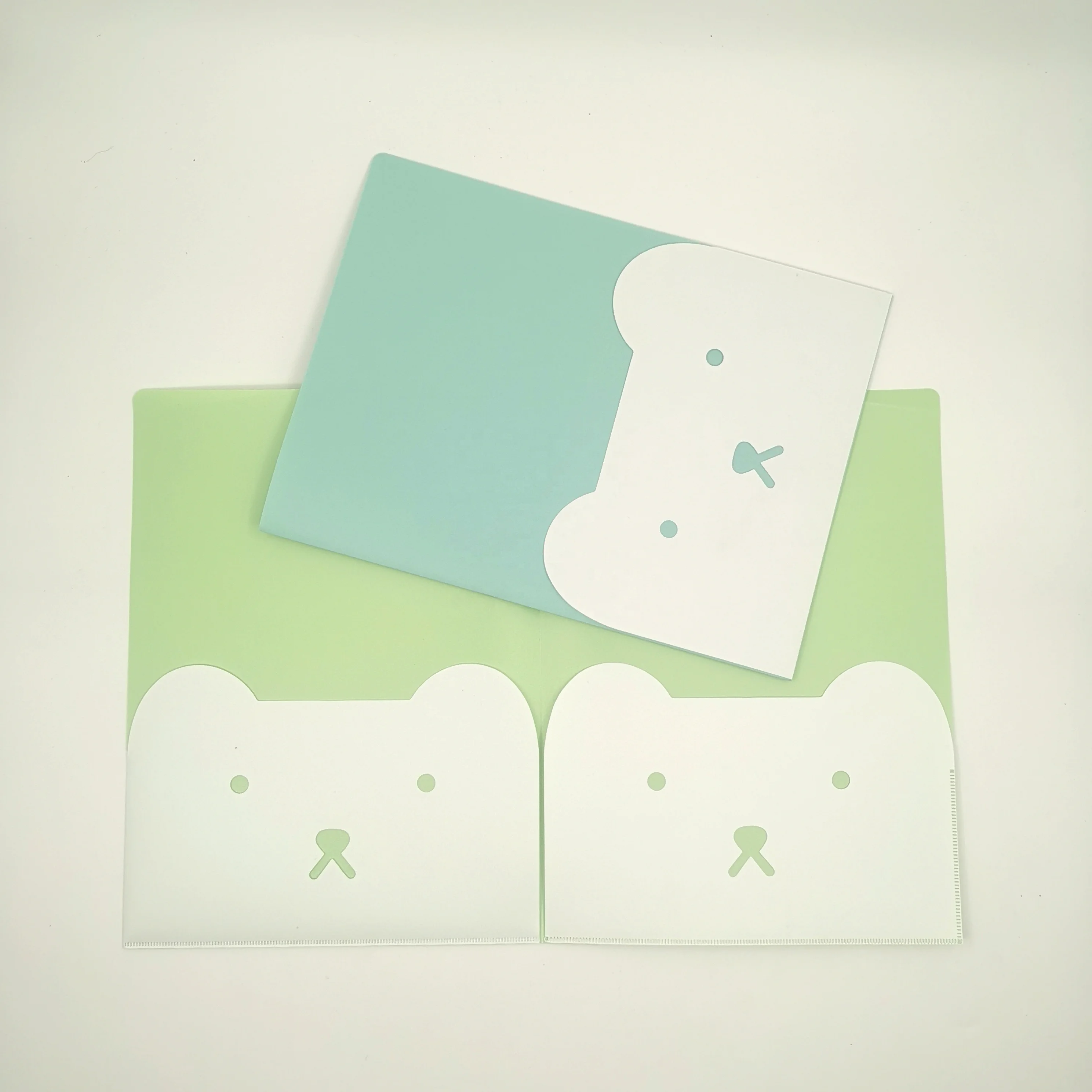 Wholesale Hot Selling New Arrivals  A4 size Transparent PP plastic book report pockets tri-folder paper file portfolio present