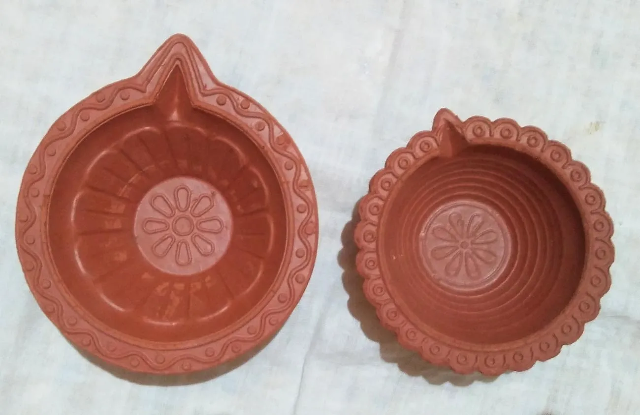 handmade and natural indian diyas terracotta / pottery / diwali clay oil diyas/ lamps