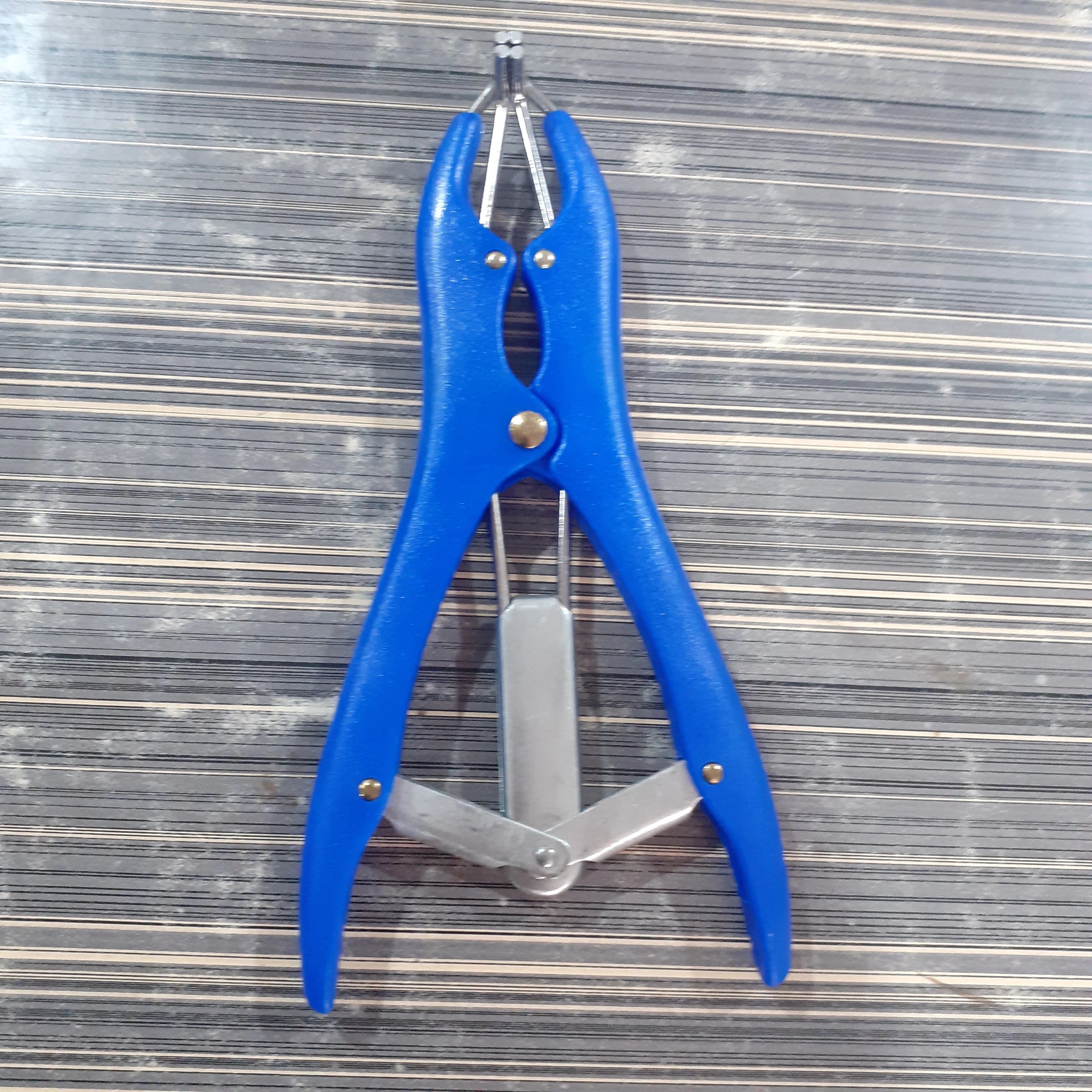 Elastrator Bloodless Castrators for Livestock Veterinary Equipment Banding Veterinary Instruments Elastrator Castration Plier PK