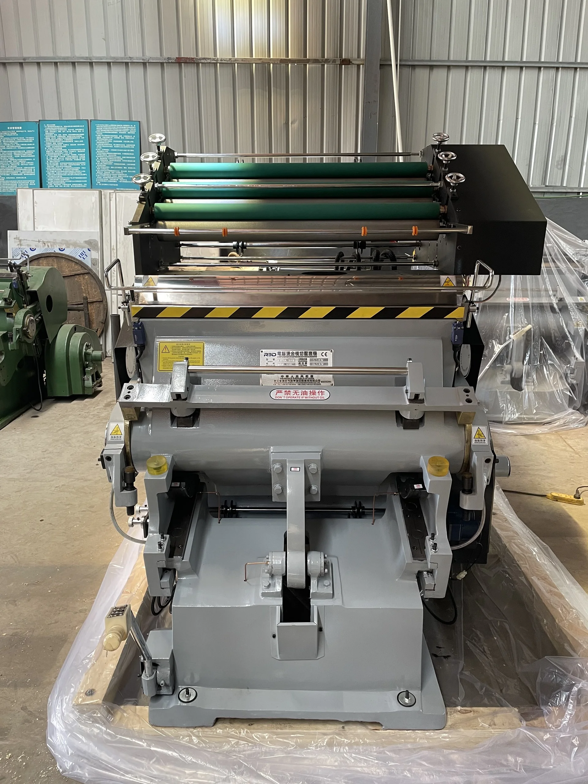 Gift Boxes Hot Foil Stamping Machine and Die Cutting Iron Color Foil Stamp Mold Machine TYMB-750