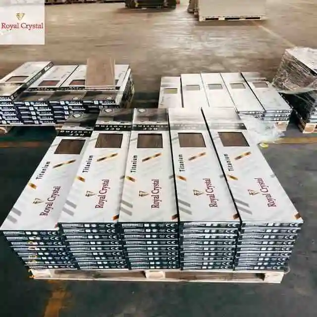 100% pure vinyl Vietnamese SPC Flooring Manufacturers Wear Resistant for Home and Commercial All Bevel Available Soft Padding