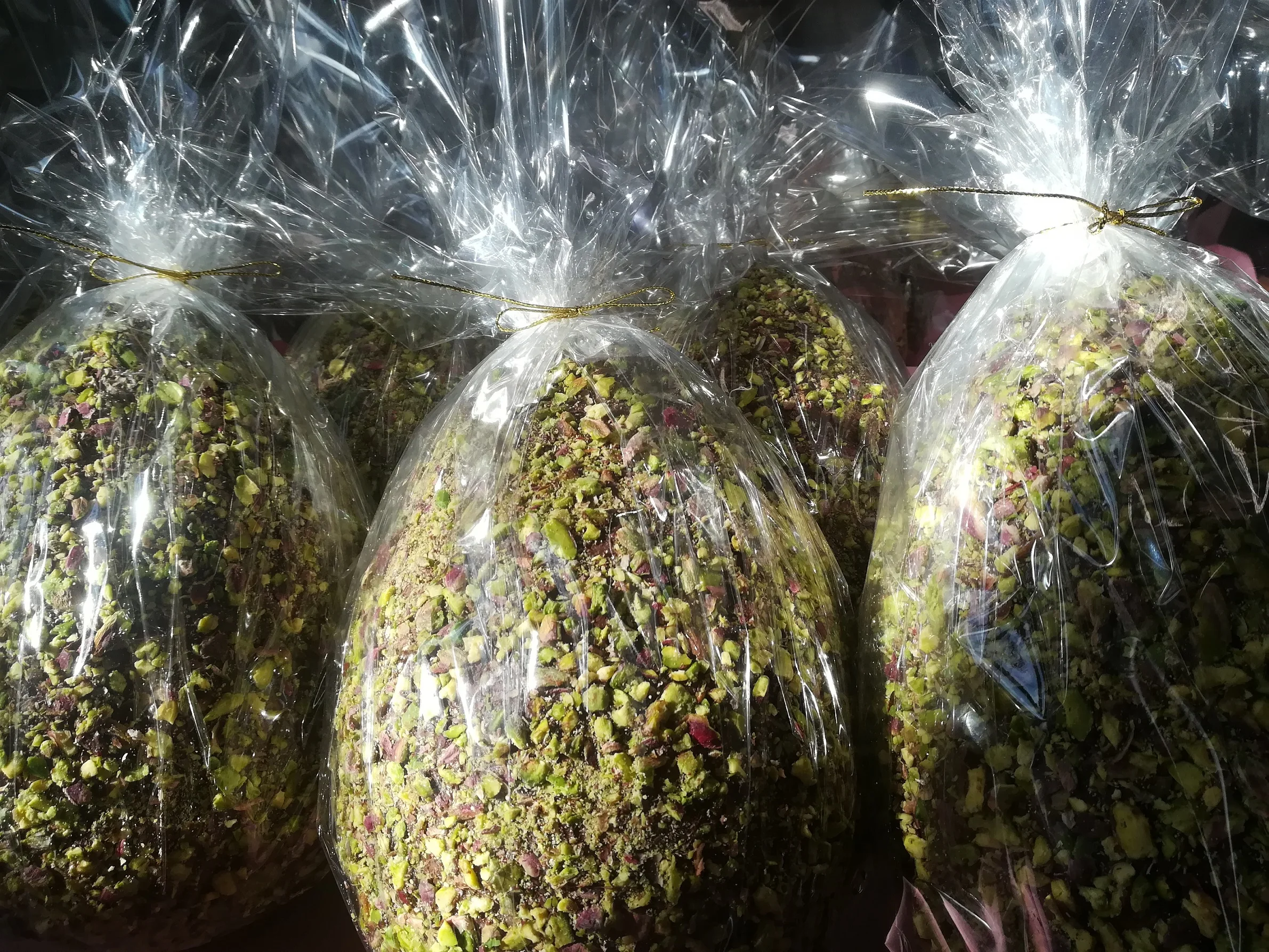 
Italian Product Easter Egg 350gr Milk Chocolate Pistachios 